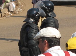 I "ropocop" arrivati da Kinshasa per garantire l'ordine pubblico.