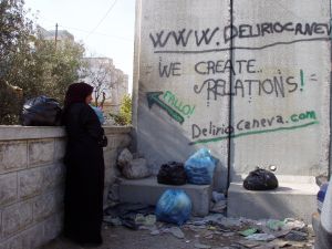 Lo stesso tratto di muro, dal lato palestinese, verso Betlemme.