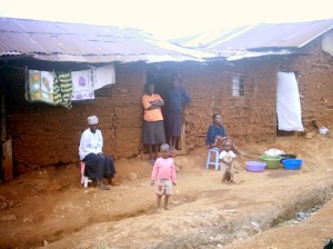 Kibera, il più grande slum di Nairobi e - pare - di tutta l'Africa. NEl 2004 si stimava ci vivessero 800mila persone. Oggi chissà.