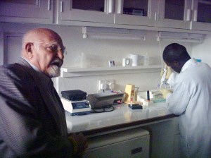 Il centro analisi all'interno di Nyumbani.